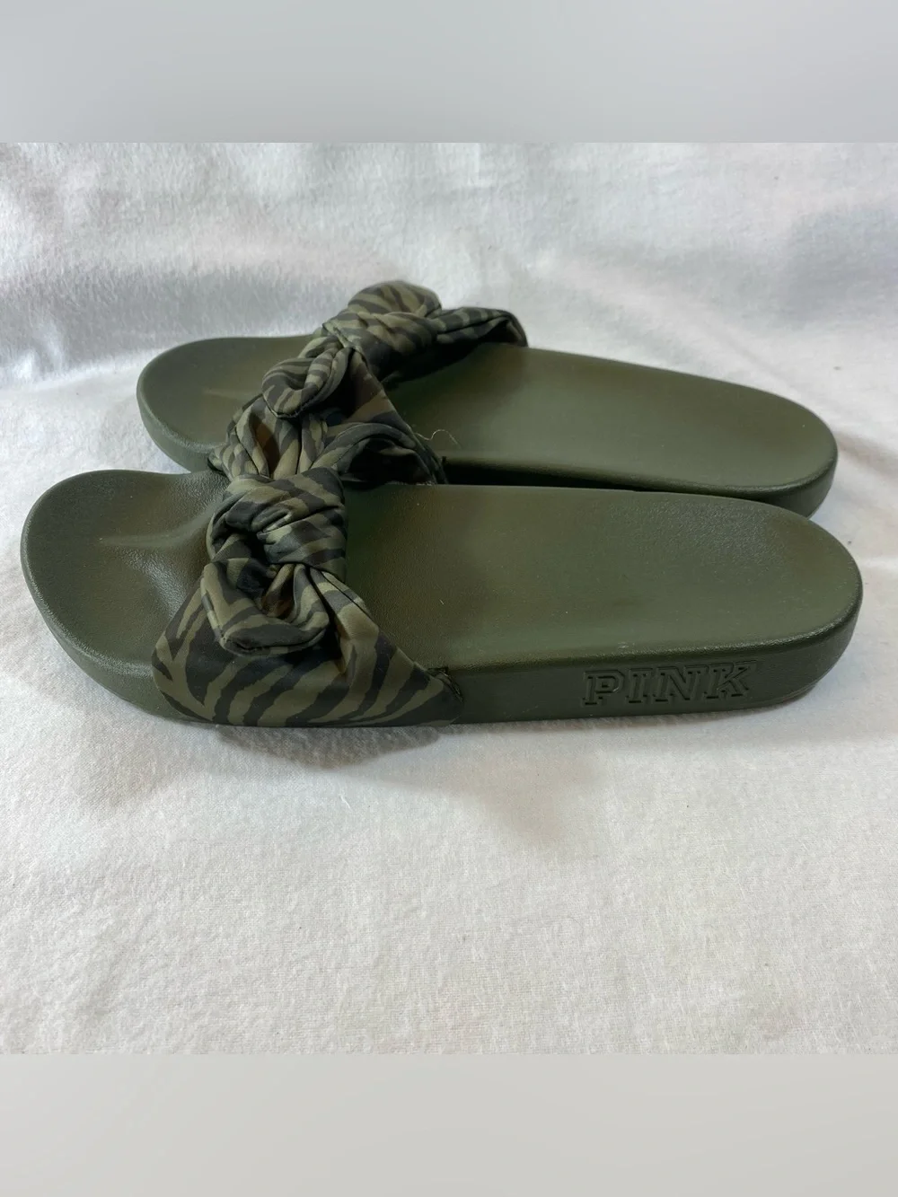 Victoria Secret PINK Women’s Olive Green Slide Sandals with Knotted Zebra Bow - Picture 2 of 5